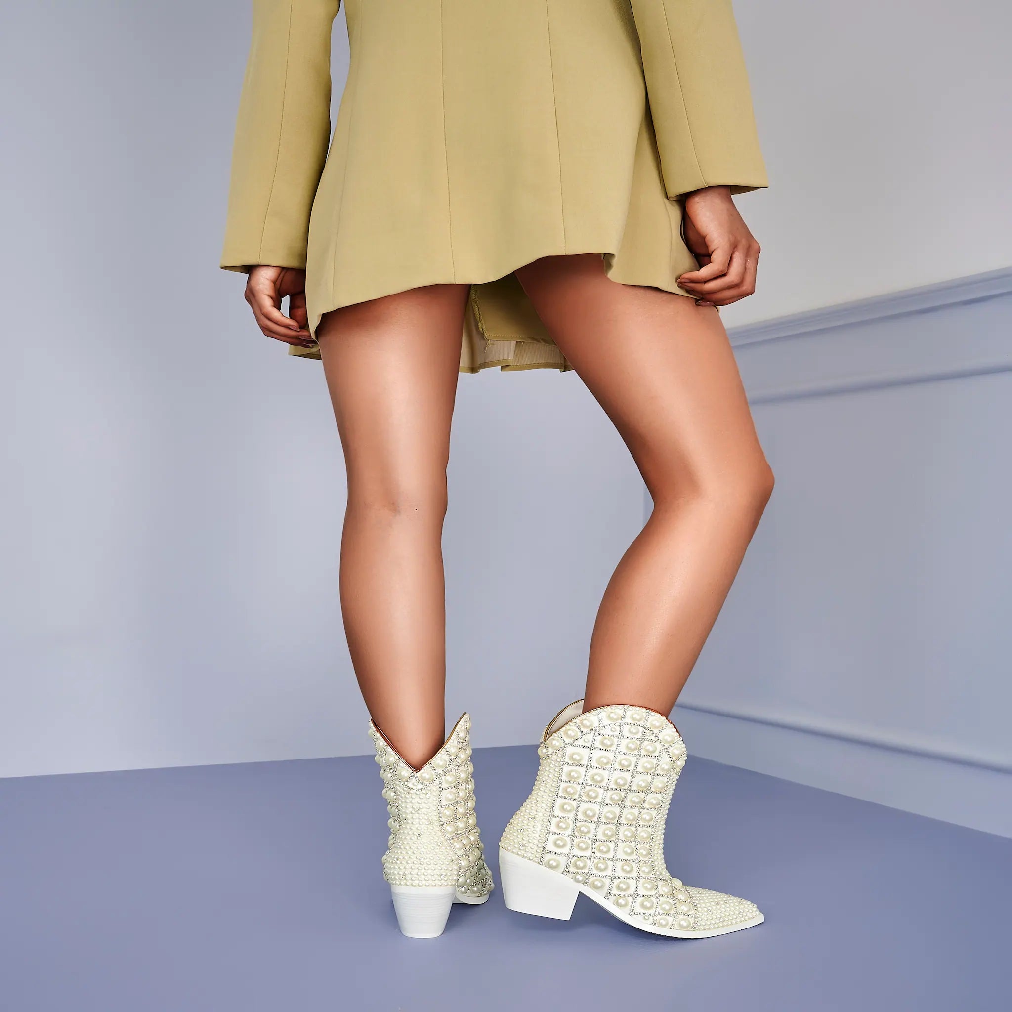 Elegant Pearl-Encrusted White Western Cowboy Boots